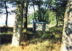 Derek Ball, BGS © NERC, 2001, a shelter housing a pump at a well head